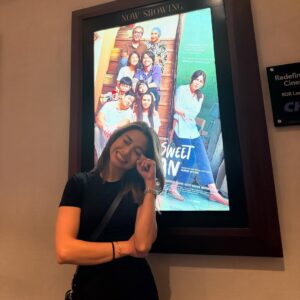 Acha Septriasa Instagram - Home Sweet Loan… sebuah film yang sungguh mempunyai tempat di Hati aku. Karena aku pernah menjadi Kaluna.. 

Sempat ada di saat2 sebenarnya aku hidup untuk siapa? Untuk apa? Dan dimana sebenarnya rumah ku? Tapi ternyata sudah ku putuskan.. Rumah itu bukan dimana Kita tinggal, tapi dimana tempat kita menjadi “Hidup” dan hanya bersama orang2 yang kita cintai dan mencintai kita.. rumah itu menjadi Hidup… 

Buat Kaluna- kaluna di luar sana.. percaya laah Tuhan mendengar smua pinta dan bisikan nurani kita. Kalau kelihatan mustahil dan masih jauh.. percaya laah, kita akan bisa ada di titik itu, waktu adalah sahabat.. waktu adalah segala nya. Percayalah pada ketepatan sang Waktu.. 

Credit to my lovely friend @lilrenren atas financial advise nya