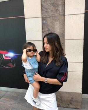 Acha Septriasa Instagram - Pada 22 December ini, ingin ku panjatkan Syukur kepada Allah atas segala Hal yang Allah berikan .. kesempatan untuk merasakan betapa berharga nya melewati perjalanan menjadi seorang Ibu.. 

8 tahun yang lalu ketika masih mengandung, semua terasa baik2 dan Kuat, tidak se bulan pun aku rasa kan mual atau pun sakit saat mengandung mu Brie, bahkan Mommie naik turun Bus , jalan kesana kemari, belanja supermarket jalan kaki sambil membawa 14 kilo belanjaan kanan dan kiri.. sampe gak bisa buka Pintu gerbang Apartment , dahulu … saat kau belum terlahir ke dunia, Mommie belum tau rasanya ada Seorang anak yang dpt menjadi belahan hati Mommie, yang cinta nya begitu besar, kepada Ku.. sehingga apapun yang ku lakukan membuat nya Berbahagia, sekecil saat ku memandikan nya setiap hari atau menyuapi nya masakan yang baru ku pelajari… 

Anak ku kau sangat pengertian dan penuh keceriaan.. saat perasaan sedang tidak menentu pun Jemari mu merenggut aku dan mengatakan, Mommie … i love you, semua Hal dlm hidup terasa kembali Tenang dan Serba cukup juga Terkendali… 

Aku ingin mengucapakan kepada Ibu dan Calon Ibu yang masih menunggu kedatangan putra putri untuk nya… semoga segala hal yang kita usahakan dlm titipan kita ini, senantiasa menjadi Rahmat nya menjalani kehidupan Dunia yg penuh dengan Pilihan.. untuk semua waktu yang telah terlewati… Brie…. mommie akan selalu ada untuk Mu… jgn pernah putus Harapan… Harapan ada dimana dan kapan saja… sayangi diri mu… capai lah cita2 dan keinginan mu.. dengan Cinta ❤️ cinta yang tulus akan membahagiakan mu.. Love you