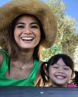 Acha Septriasa Instagram - Pada 22 December ini, ingin ku panjatkan Syukur kepada Allah atas segala Hal yang Allah berikan .. kesempatan untuk merasakan betapa berharga nya melewati perjalanan menjadi seorang Ibu.. 

8 tahun yang lalu ketika masih mengandung, semua terasa baik2 dan Kuat, tidak se bulan pun aku rasa kan mual atau pun sakit saat mengandung mu Brie, bahkan Mommie naik turun Bus , jalan kesana kemari, belanja supermarket jalan kaki sambil membawa 14 kilo belanjaan kanan dan kiri.. sampe gak bisa buka Pintu gerbang Apartment , dahulu … saat kau belum terlahir ke dunia, Mommie belum tau rasanya ada Seorang anak yang dpt menjadi belahan hati Mommie, yang cinta nya begitu besar, kepada Ku.. sehingga apapun yang ku lakukan membuat nya Berbahagia, sekecil saat ku memandikan nya setiap hari atau menyuapi nya masakan yang baru ku pelajari… 

Anak ku kau sangat pengertian dan penuh keceriaan.. saat perasaan sedang tidak menentu pun Jemari mu merenggut aku dan mengatakan, Mommie … i love you, semua Hal dlm hidup terasa kembali Tenang dan Serba cukup juga Terkendali… 

Aku ingin mengucapakan kepada Ibu dan Calon Ibu yang masih menunggu kedatangan putra putri untuk nya… semoga segala hal yang kita usahakan dlm titipan kita ini, senantiasa menjadi Rahmat nya menjalani kehidupan Dunia yg penuh dengan Pilihan.. untuk semua waktu yang telah terlewati… Brie…. mommie akan selalu ada untuk Mu… jgn pernah putus Harapan… Harapan ada dimana dan kapan saja… sayangi diri mu… capai lah cita2 dan keinginan mu.. dengan Cinta ❤️ cinta yang tulus akan membahagiakan mu.. Love you