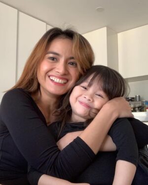 Acha Septriasa Instagram - Pada 22 December ini, ingin ku panjatkan Syukur kepada Allah atas segala Hal yang Allah berikan .. kesempatan untuk merasakan betapa berharga nya melewati perjalanan menjadi seorang Ibu.. 

8 tahun yang lalu ketika masih mengandung, semua terasa baik2 dan Kuat, tidak se bulan pun aku rasa kan mual atau pun sakit saat mengandung mu Brie, bahkan Mommie naik turun Bus , jalan kesana kemari, belanja supermarket jalan kaki sambil membawa 14 kilo belanjaan kanan dan kiri.. sampe gak bisa buka Pintu gerbang Apartment , dahulu … saat kau belum terlahir ke dunia, Mommie belum tau rasanya ada Seorang anak yang dpt menjadi belahan hati Mommie, yang cinta nya begitu besar, kepada Ku.. sehingga apapun yang ku lakukan membuat nya Berbahagia, sekecil saat ku memandikan nya setiap hari atau menyuapi nya masakan yang baru ku pelajari… 

Anak ku kau sangat pengertian dan penuh keceriaan.. saat perasaan sedang tidak menentu pun Jemari mu merenggut aku dan mengatakan, Mommie … i love you, semua Hal dlm hidup terasa kembali Tenang dan Serba cukup juga Terkendali… 

Aku ingin mengucapakan kepada Ibu dan Calon Ibu yang masih menunggu kedatangan putra putri untuk nya… semoga segala hal yang kita usahakan dlm titipan kita ini, senantiasa menjadi Rahmat nya menjalani kehidupan Dunia yg penuh dengan Pilihan.. untuk semua waktu yang telah terlewati… Brie…. mommie akan selalu ada untuk Mu… jgn pernah putus Harapan… Harapan ada dimana dan kapan saja… sayangi diri mu… capai lah cita2 dan keinginan mu.. dengan Cinta ❤️ cinta yang tulus akan membahagiakan mu.. Love you