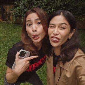 Acha Septriasa Instagram - Cw ini.. crush aku.. dr SMP.. 
bintang jatuh, pasir berbisik, Cinta, Kartini, sampai JengYah 
Dan Eksekutive produser Qodrat 2 @qodrat2.movie film ke 6 yang di produseri oleh @therealdisastr langsung, She is an icon 🌹🤗 She still  and will always be