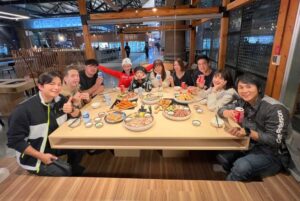 Ada Pan Instagram - 陪大家一起長大的《飢餓遊戲》

我平常很少上綜藝節目，大概一年才去《飢餓遊戲》一次，當作工作中的小放鬆，順便見見老朋友、玩玩遊戲、出出糗😂。

《飢餓遊戲》是一個用心製作的外景遊戲節目，主持人們自然又有活力，競賽過程既要動腦又要拚體力，節奏明快又有趣。製作團隊不斷發想新遊戲，讓每一集內容都充滿驚喜，真正做到了娛樂效果滿分。在這個選擇那麼多的時代，還能一直穩住收視、陪伴觀眾這麼久，真的不簡單！

每次錄影，攝影師和工作人員都全力以赴，就是為了讓大家看到更好的內容，這份努力真的讓人敬佩！好節目能有好收視，完全是實至名歸。

推薦大家，有空的話一定要看看這個好玩又充滿活力的節目，讓它繼續陪我們度過更多歡樂時光！

@hunger.games.ctvshow 
#飢餓遊戲
#潘慧如