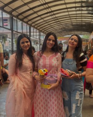 Aditi Rawat Instagram - Finally!! A trip to Shirdi♥️
.
.

#nëwpost #trip #shirdi #aditirawat #withfriends #newpicture #ɪɴsᴛᴀᴘɪᴄ #funday #shirditrip