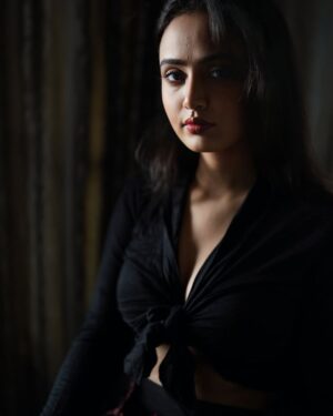Aditi Rawat Instagram - Embrace your flaws; they make you unique and beautiful. 🖤
📸- @siddharthamportraits 

.
.
#nëwpost #picturs #ɪɴsᴛᴀᴘᴏsᴛ #lookbook #instaphoto #aditirawat #postoftheday #pictureperfect #fashionstyle #photoshoot