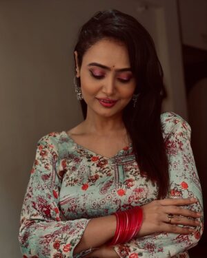 Aditi Rawat Instagram - Ishq ni mani♥️
#newpicturs #aditirawat #ɪɴsᴛᴀᴘʜᴏᴛᴏs #picsofthedays #silkkurti #panjabilook