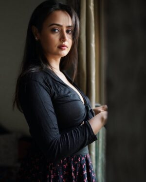 Aditi Rawat Instagram - Embrace your flaws; they make you unique and beautiful. 🖤
📸- @siddharthamportraits 

.
.
#nëwpost #picturs #ɪɴsᴛᴀᴘᴏsᴛ #lookbook #instaphoto #aditirawat #postoftheday #pictureperfect #fashionstyle #photoshoot