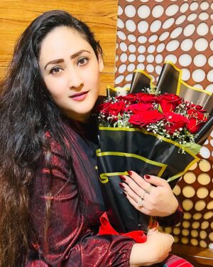 Aditi Sajwan Instagram - Happiness To Me ❤️🤗
#februarybaby #bday #blessings and #love 
🌹🌹🌹