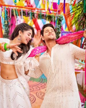 Adrija Addy Roy Instagram - Colors of Joy 🫰
Holi with my Dearest Family ♥️🧿

#Anupama everyday at #10pm only on @starplus 

#Anupamaa #Raahi #AdrijaRoy #GratefulHeart #Starplus #DKP #ThuThuThu .
