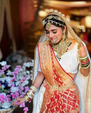Adrija Addy Roy Instagram - #RaahiPremKiShaadi ♥️✨

Styling - @nishabedii @sanyukta1294 
Makeup -  @rahulsalvi88 
Hair - @aparna.jadhav.7739 

#Anupama everyday at #10pm only on @starplus 

#Raahi #AdrijaRoy #bridal #look #anupamaa #starplus #ThuThuThu .