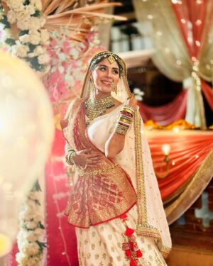 Adrija Addy Roy Instagram - #RaahiPremKiShaadi ♥️✨

Styling - @nishabedii @sanyukta1294 
Makeup -  @rahulsalvi88 
Hair - @aparna.jadhav.7739 

#Anupama everyday at #10pm only on @starplus 

#Raahi #AdrijaRoy #bridal #look #anupamaa #starplus #ThuThuThu .