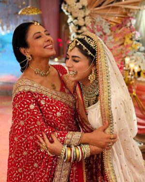 Adrija Addy Roy Instagram - #RaahiPremKiShaadi ♥️✨

Styling - @nishabedii @sanyukta1294 
Makeup -  @rahulsalvi88 
Hair - @aparna.jadhav.7739 

#Anupama everyday at #10pm only on @starplus 

#Raahi #AdrijaRoy #bridal #look #anupamaa #starplus #ThuThuThu .