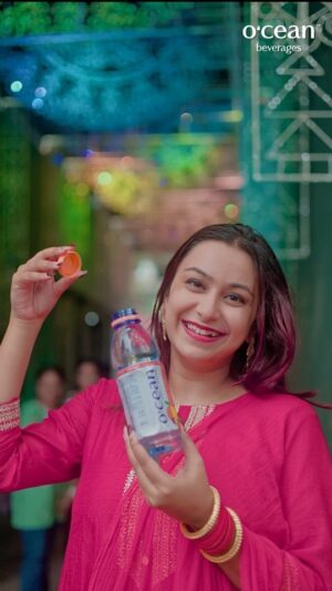 Adrija Ghoshal Instagram - The energy in the pandals during Durga Puja is just something else! ✨ The power, the aura, the vibrant colors — it’s like you can feel Maa Durga’s presence everywhere. And with all that excitement, I need my O'cean Fruit Water to keep me super hydrated while hopping from one pandal to the next! Picked mine up from More Retail Stores😋

#oceanbeverages #fruitwater  #superhydration #navratri