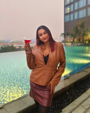 Adrija Ghoshal Instagram - Winter Soirée at Infinity Pool Bar 🍹@jwkolkata ✨