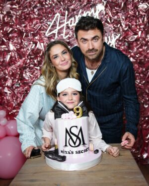 Agata Mutsenietse Instagram - Когда уют встречается с весельем, получается идеальный праздник!

Мия и ее друзья окунулись в атмосферу самой стильной пижамной вечеринки – в мягких костюмах, с веселыми конкурсами, шоу и отличным настроением!

💅🏼 Welcome zone с beauty bar и контактным зоопарком
🕷️ Захватывающее шоу «Трешбокс с животными» – для самых смелых!
👛 Творческая зона – где каждый создал стильный обвес на сумку 
🏆 Челленджи и конкурсы – проверили ловкость и добавили азарта 🎯
🎂 Трогательный момент с тортом – когда загадываются заветные желания в кругу самых близких!

Благодарим @agataagata за доверие таких важных событий нашей команде 💜

Вся серия с праздника в профиле @kids_boom_show
