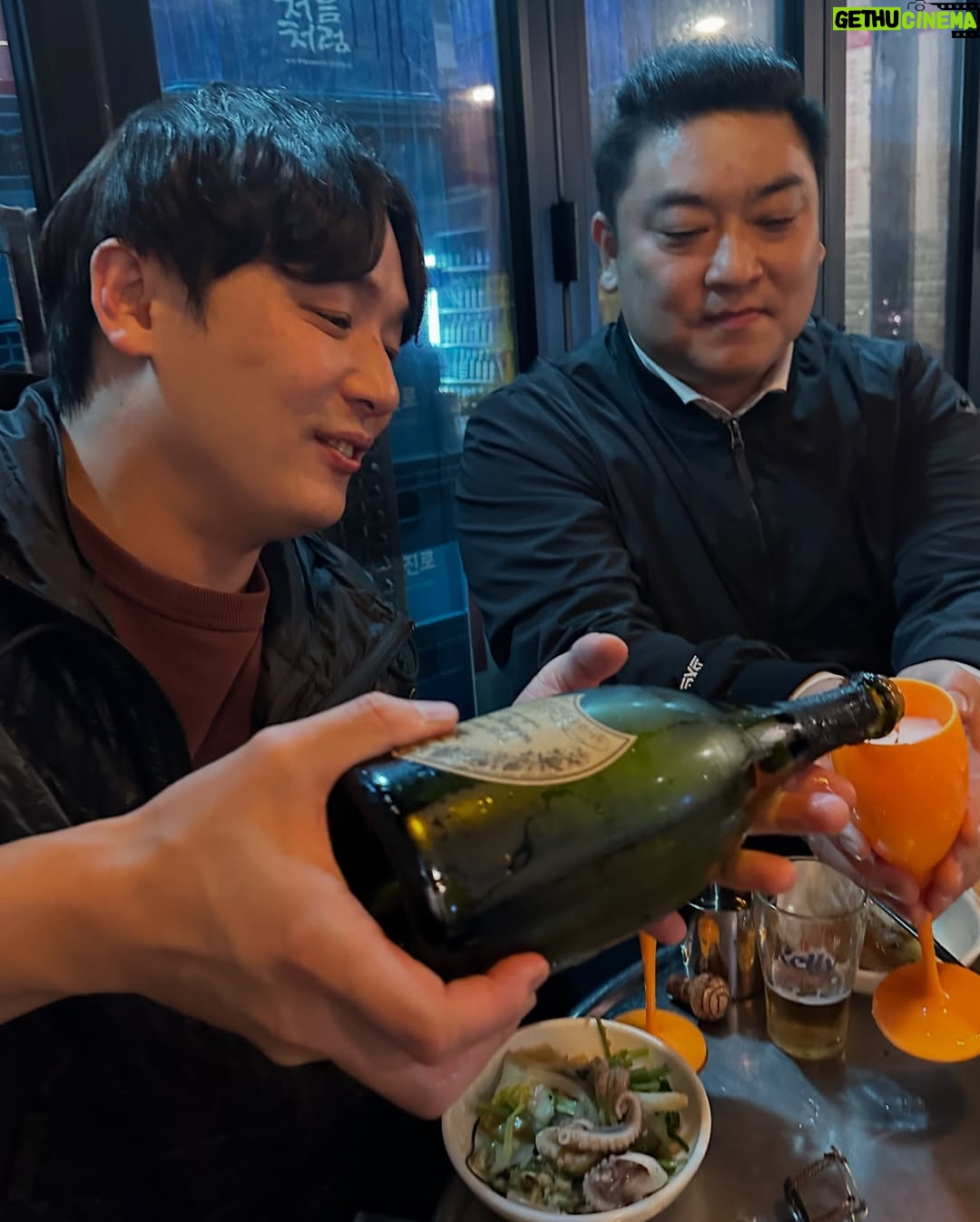 Ahn Sun-Young - 784 Likes - 제 최애맛집 용문시장 #국수포차 에서 도정임이모님의 손맛이 철철 넘쳐나는 냉이달래쭈꾸미 샤브사브를 먹고나니 “바야흐로 봄” 시작입니다🙌🏻🌸
울 핸규 생축🎂🫶
@lua_fafa
새로워질 #주식회사바로스 도 짜요🙌🏻💛
#BARLHOS 커밍순🔥