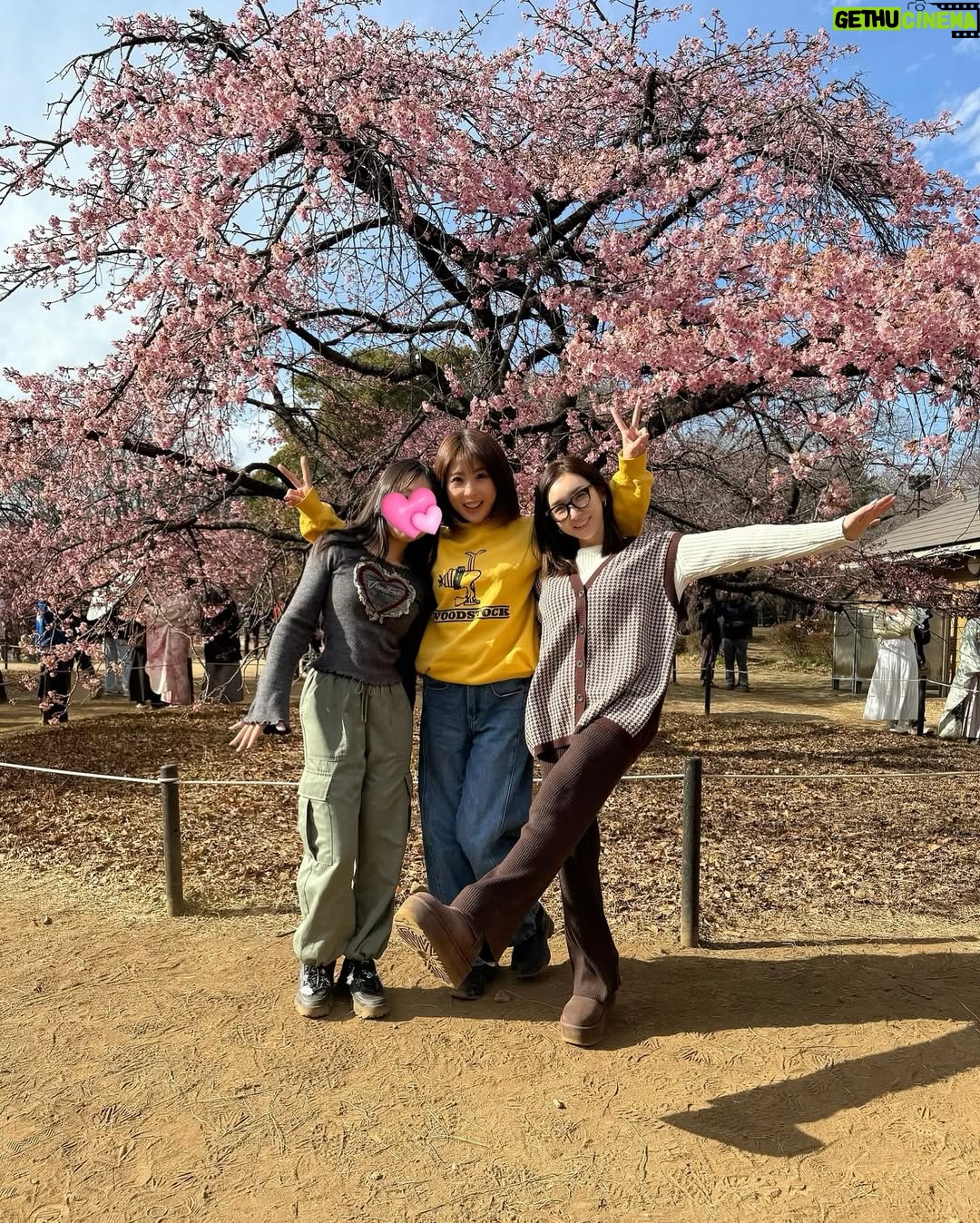Ai Kago - 6.6K Likes - 三連休の二日目は
息子の8歳のお誕生日でした✨✨✨
この日は息子にはサプライズで友人達も来てくれて
初のマイクロブタカフェで🐽さんと遊んだよー✨
鳴き声がブヒブヒで、可愛過ぎました💕💕💕
🐽さん、また逢いにいくね!
そして、そのあとは代々木公園へ!
たくさん遊びました💕
夜は大好きなイタリアンでバースデーご飯して
たまたまお店にお友達もいて、みんながお祝いしてくれて
幸せな一日でした🤍
ありがとう㊗️
息子の最近は俺感🫷✨も出してきて、頼もしいお兄さんに成長しております!
ゴルフも頑張って勉強もそれなりに頑張って✨
お友達に優しく元気な8歳を過ごしてね!