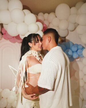 Aida Victoria Merlano Instagram - El primer post de Emi y sus papás 🩵 24/03/2025