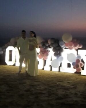 Aida Victoria Merlano Instagram - El primer post de Emi y sus papás 🩵 24/03/2025
