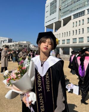 Aiki Instagram - 제가 선택한 도전에 후회없도록 2년동안 열심히 학업을 병행하여 올해 석사학위를 졸업했습니다. 
댄서로서의 경험을 바탕으로 논문을 남길 수 있도록 지도해주신 
성신여대 대학원 교수님들, 동기, 조교들 그리고 우리 스트릿 우먼 파이터 제작진과 리더즈! 감사합니다.
더불어, 춤을 사랑하고 댄서에게 응원을 아끼지 않는 여러분 고맙습니다. 앞으로 더 좋은 모습으로 보답하겠습니다🫶🏻 

I dedicated myself to my studies for the past two years without any regrets about the challenge I chose, and this year, I successfully completed my master’s degree.
A heartfelt thank you to the professors, classmates, and teaching assistants at Sungshin Women‘s University Graduate School for guiding me in writing a thesis based on my experience as a dancer. And to my Street Woman Fighter Leaders—thank you!
Lastly, to everyone who continues to show interest in and support dancers, I truly appreciate you all! 🙌✨