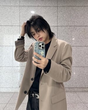 Aiki Instagram - 제가 선택한 도전에 후회없도록 2년동안 열심히 학업을 병행하여 올해 석사학위를 졸업했습니다. 
댄서로서의 경험을 바탕으로 논문을 남길 수 있도록 지도해주신 
성신여대 대학원 교수님들, 동기, 조교들 그리고 우리 스트릿 우먼 파이터 제작진과 리더즈! 감사합니다.
더불어, 춤을 사랑하고 댄서에게 응원을 아끼지 않는 여러분 고맙습니다. 앞으로 더 좋은 모습으로 보답하겠습니다🫶🏻 

I dedicated myself to my studies for the past two years without any regrets about the challenge I chose, and this year, I successfully completed my master’s degree.
A heartfelt thank you to the professors, classmates, and teaching assistants at Sungshin Women‘s University Graduate School for guiding me in writing a thesis based on my experience as a dancer. And to my Street Woman Fighter Leaders—thank you!
Lastly, to everyone who continues to show interest in and support dancers, I truly appreciate you all! 🙌✨