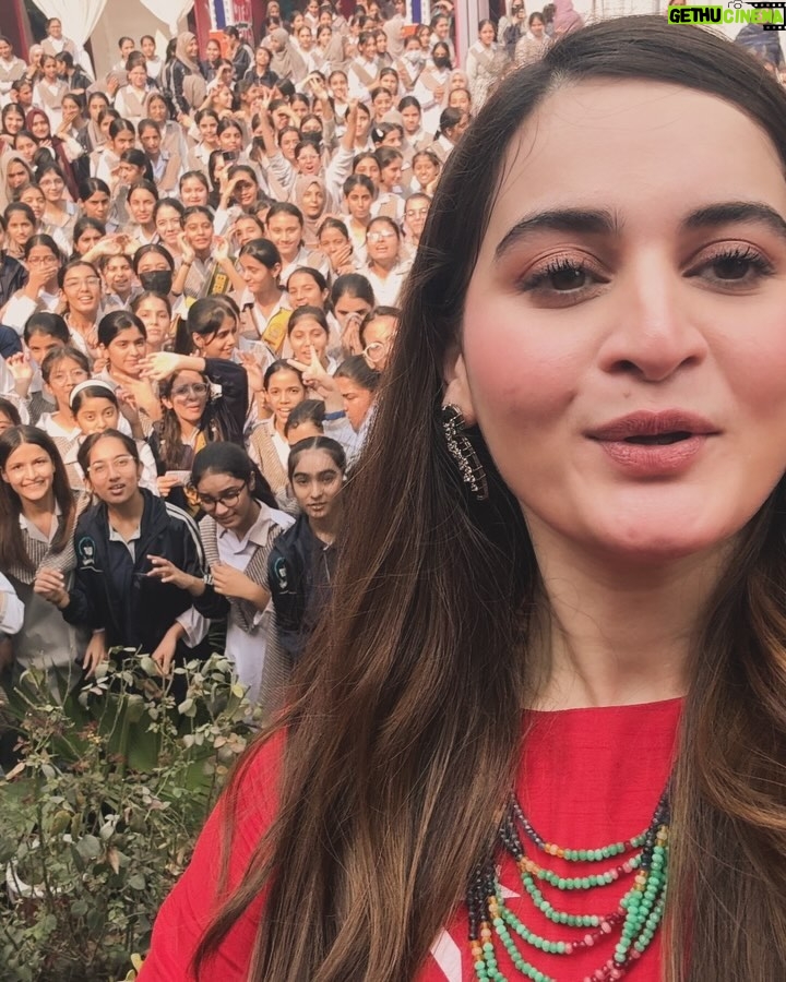 Aiman Khan - 172.6K Likes - Thank you Faisalabad for such a warm welcome and the girls were amazing too thanks for the love !!! ❤️
#chiniotislamiaschool #faisalabad #aimankhan