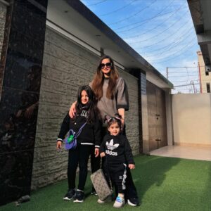 Aiman Khan Instagram - Sweet December ♥️