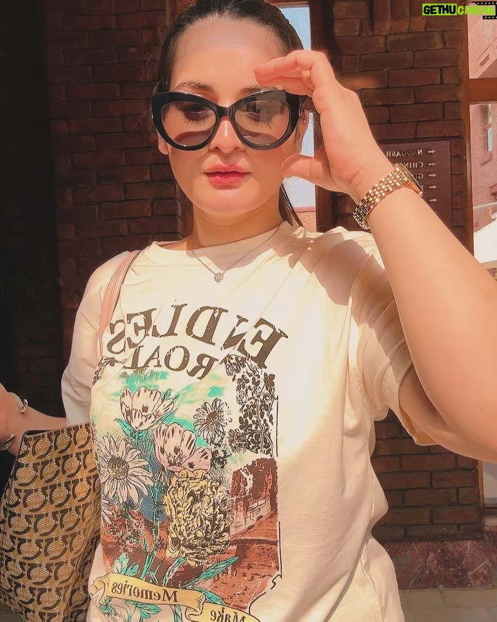 Aiman Khan - 172.6K Likes - Thank you Faisalabad for such a warm welcome and the girls were amazing too thanks for the love !!! ❤️
#chiniotislamiaschool #faisalabad #aimankhan