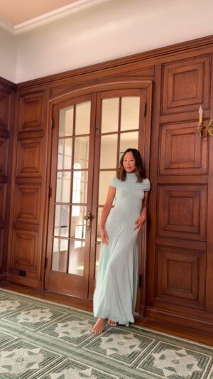 Aimee Song Instagram - A moment for this dress and this rug!! 😍💚