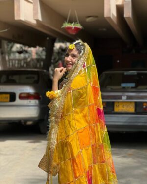 Aina Asif Instagram - A flashback to the start of #Mayiri. This picture holds so many memories. I can’t believe that it’s almost over. MayiRi will always be a project that I cherish ❤️

#ainaasif #love #fashion #explorepage #explore