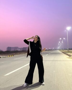 Aina Asif Instagram - Happier ✨

#ainaasif #explorepage #instagram #instagood
