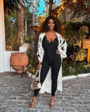 Ainett Stephens Instagram - 🌴 Night Out 😜

#ainett##ainettstephens#love#nightout#lagattanera#ootd