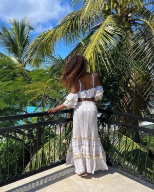Ainett Stephens Instagram - Ultimi giorni di sole 🌞🌴

#ainett#ainettstephens#caraibi#sea#ootd