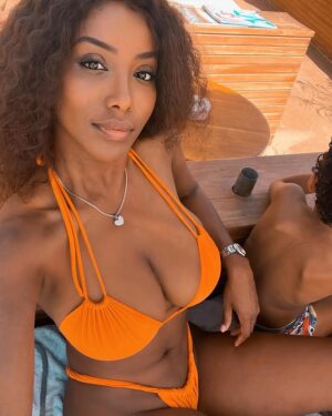 Ainett Stephens Instagram - Happy Summer ☀️ 🏝️ 

#ainett#ainettstephens#summer#estate2024#lagattanera#bglove#bglovebeachwear