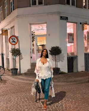 Ainett Stephens Instagram - Dinner 🌙

#dinner#out#nightout#cena#viernes#friday#ainettstephens#ainett