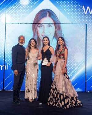 Ainy Jaffri Instagram - A very special evening hosting the  Asian Achievers Awards 2023 with the talented & hilarious Nitin Ganatra. Honoured to celebrate the incredible accomplishments of South Asians in the UK. A reminder of the underlying bond that connects us. We share a rich and interconnected heritage that goes far beyond borders. Let’s never forget that.
Bravo to all the winners 🙌 
Dress: @ayrelauk 
Makeup: @aartipmakeup 
Jewellery: @moussaieffjewellers