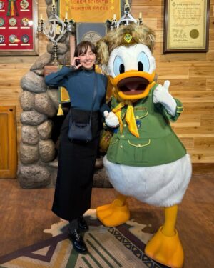 Aisa Senda Instagram - -
可可愛愛的唐老鴨💙💛🤍❤️

#disneyland #donaldfauntleroyduck