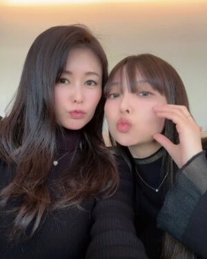 Aisa Senda Instagram - -
我們常常一見到面就說
「又穿的很像!!😆」

我們自己都覺得不可思議
常常發生沒約好的閨蜜裝💞

@mai_sato_1113