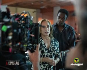 Aisha Jambo Instagram - Um pouquinho dos bastidores com esse elenco incrível de #ADivisão!
A 4ª temporada já tá no ar no @globoplay 
Corre pra assistir! 🚨🔥

#AfroReggaeAudiovisual #BastidoresDeCena #Globoplay