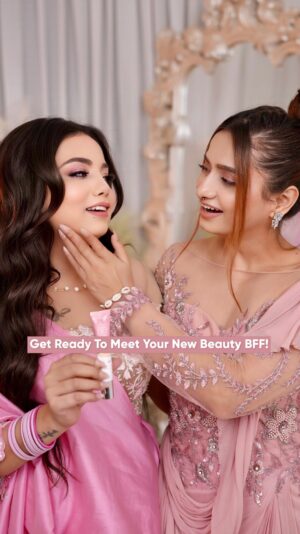 Aisha Mahdi Instagram - ✨ #AD // Getting glam for my friend’s Mehndi to Haldi with the amazing @pondsindia BB  Cream - a total game-changer! 

💁‍♀ Enjoy instant spot coverage that’s buildable, feel like a second skin, and boasts SPF30, PA   and vitamin goodness. Ideal for all skin types! ✨ 

#PondsCollab #pondsbbcream #ChoteMeethePalKaGlow #makeuplove #skincare #glowingskin #beautyessentials #effortlessglam #gamechanger #BBcream #flawlessskin