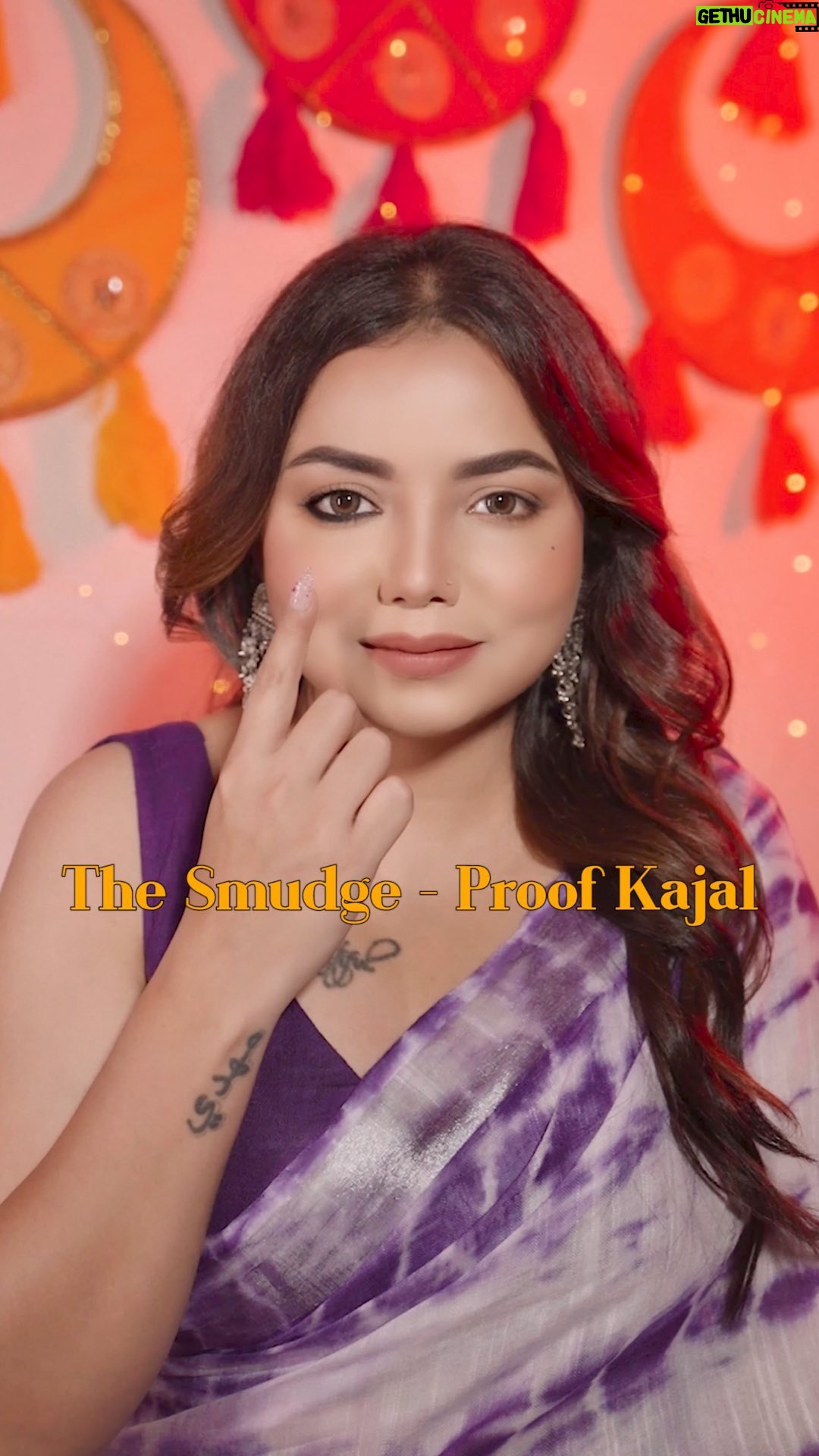 Aisha Mahdi - 84.7K Likes - 👝🌸// #TyoharkiTayariAishaKeSang
Calling all my fellow Bengalis! It's that time of the year when our city transforms into a magical wonderland. Durga Puja is here, and we're ready to celebrate in style! 💃✨
But wait, before you step out looking like a diva, let's talk about your makeup game. We all know how important kajal is to complete our Pujo look, right? So, here's a quick tip to ensure your kajal stays intact and smudge-free all day long!
• First, gently absorb any moisture from your lower waterline using a q-tip. This will give you a smooth canvas for your kajal.
• Next, grab your favorite black pencil and tightline your upper waterline. Extend it a little for that extra drama – we're here to shine, after all!
• Now, here's the secret weapon – apply a black eyeshadow close to your waterline. This will lock your kajal in place and prevent any smudging or budging.
Complete your look with your go-to mascara, and you're all set to rock this Durga Pujo with confidence. 🌟
Share your stunning makeup creations with me by tagging me. I can't wait to see all your fabulous looks!
Now go out there and make heads turn with your smudge-free kajal. Let's make this Durga Puja one to remember!
Wearing Handmade Tie And Dye Cotton White- Purple Saree By @verymuchindian.official
#DurgaPujaReady #KajalGameStrong #MakeupLove #VeryMuchIndianSarees