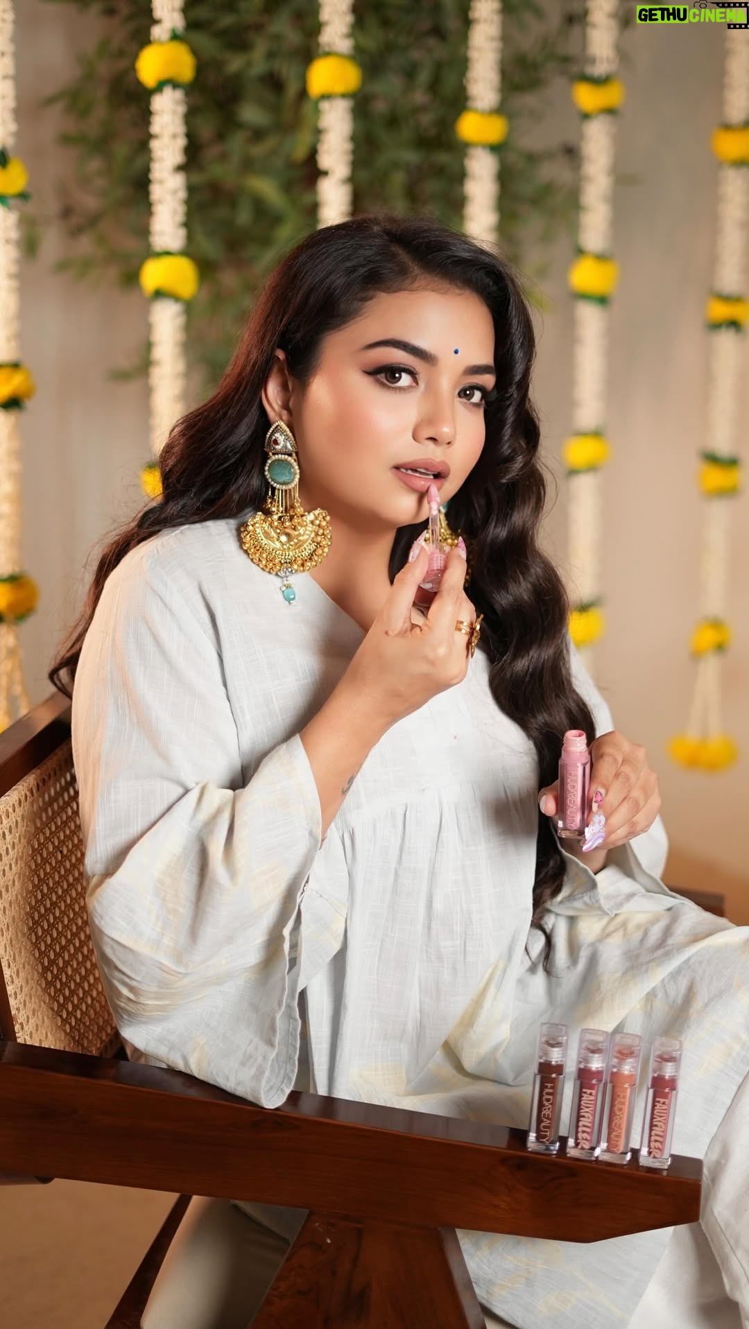 Aisha Mahdi - 81.1K Likes - ✨// Stop right there! Are you prepared to slay this festive season? 💃✨
Just got my hands on the NEWEST @hudabeauty launches available on @mynykaa, and I am obsessed! these lip glosses are a dream!
The FAUX FILLER Extra Shine Lip Gloss combos are here to make your lips the star of the show!
A gloss so glossy it's distracting all attention is on your lips!
A nourishing lip gloss for the shiniest, juiciest lips – it smooths and blurs fine lines, giving a lip filler effect without a tingling sensation, just full-looking, high-shine lips.
A lip hydrating formula that melts onto the lips with a non-stick, reflective 'glass-like' finish.
From sweet to sultry, we’ve got the perfect shades for every occasion!
1.Muted pink liner Sugar Baby gloss Pretty Pink = Sweet and flirty magic
2.Terracotta liner Honey gloss
Nude Glam = Chic and stunning finish
3. Deep rose liner Bombshell gloss Bold Berry = Rich and sultry vibe.
4. Rich brown liner Posh gloss Classic Posh = Timeless elegance
5. Brown liner Coco gloss
Fiery Coco = Eye-catching pop of color
I genuinely cannot stop reaching out for these! My personal fave? Sugar Baby!
Which colour combo are you getting for yourself? Let me know your fav in the comments!
#Ad #NykaaXHudaBeauty #HudaBeauty #FestiveSeason
#BeautyGoals #HUDABeauty
@mynkyaa @hudabeauty