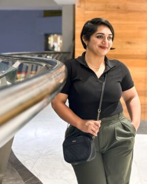 Aishwarya Murali Instagram - Black, the depth of mystery and Green the pulse 
of life 🖤💚✨
.
.
.
.
.
.
#explorepage✨ #explorepage #explorepageready #explorefeed #explorepages #pixiecut #shorthairstyles #chennai #bengaluru #trendingposts #carousel #trendingvideo