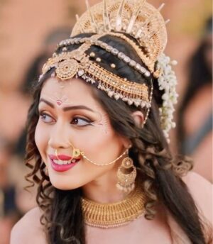 Aishwarya Raj Bhakuni Instagram - Who remember this? Comment the character I played here ✨
.

#DivineGrace #EtherealBeauty #MythologicalElegance #RoyalCharm #Graceful #TimelessBeauty #GoldenAura #Mythology #CulturalHeritage #RegalLook #IndianTradition #RadiantSmile #MythologicalQueen #CelestialCharm #MajesticVibes #mohini #shrilalitatripurasundari #vishnu #apsara #indiantvactress #actress #dancer #performer #tollywood #godess #bollywood
