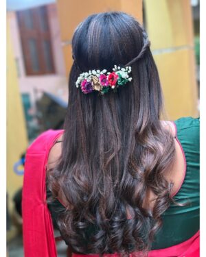 Akalya Venkatesan Instagram - கண்ணம்மா❤️
Beautiful flowers from ❤️ @vasanabridalflowers ❤️😍😘
Mua @sara_makeover_artist mybaby❤️😍😘
#akalya