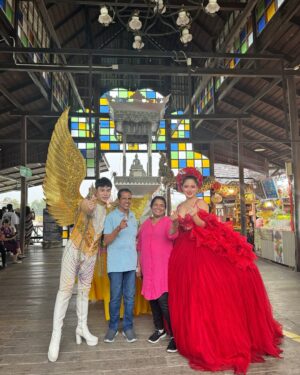 Akshaya Shetty Instagram - Doing touristy things with my goofy but cute folks 
Last few slides are my fav 🧿❤️