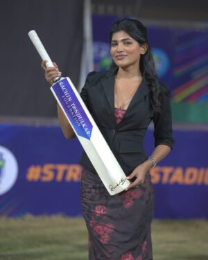 Akshaya Shetty Instagram - Last PIC is my true self 🫣
.
.
.
#cricketanchor #cricketlovers♥️ #ispl #streettostadium #gullytostadium #tenniscricket #tenniscrickettournament🏏🏏🏏 #tennisballcricket #isplseason2