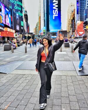 Akshaya Shetty Instagram - $10 pictures are worth it @timessquarenyc ❤️
.
.
.
#nyc #timesquare #timessquarenyc #akshaya #akshayashetty #solotraveler