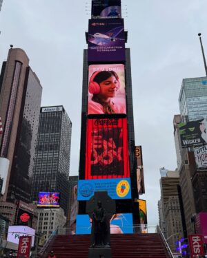 Akshaya Shetty Instagram - $10 pictures are worth it @timessquarenyc ❤️
.
.
.
#nyc #timesquare #timessquarenyc #akshaya #akshayashetty #solotraveler