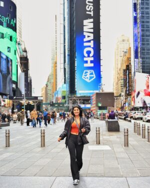 Akshaya Shetty Instagram - $10 pictures are worth it @timessquarenyc ❤️
.
.
.
#nyc #timesquare #timessquarenyc #akshaya #akshayashetty #solotraveler