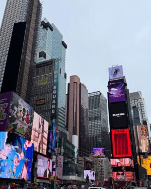 Akshaya Shetty Instagram - $10 pictures are worth it @timessquarenyc ❤️
.
.
.
#nyc #timesquare #timessquarenyc #akshaya #akshayashetty #solotraveler